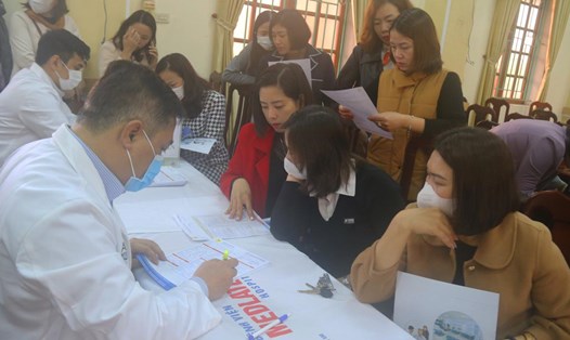 Hơn 300 đoàn viên nữ thuộc LĐLĐ TP Thái Bình được tầm soát ung thư miễn phí. Ảnh: B.Mạnh