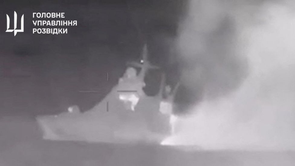 Hình ảnh do Ukraina công bố cho thấy tàu Sergey Kotov bị máy bay không người lái làm hư hại. Ảnh: Bộ Quốc phòng Ukraina