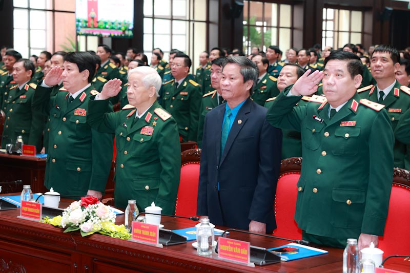 Phó Chủ tịch Tổng Liên đoàn Lao động Việt Nam Huỳnh Thanh Xuân (thứ 2 từ phải sang) tại buổi Lễ. Ảnh: Hải Nguyễn