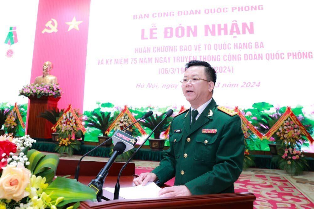 Đại tá Nguyễn Đình Đức phát biểu tại buổi lễ. Ảnh: Hải Nguyễn