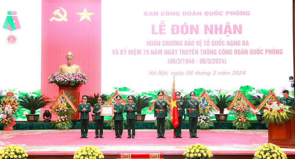 Ban Công đoàn Quốc phòng đón nhận Huân chương Bảo vệ Tổ quốc hạng Ba. Ảnh: Hải Nguyễn