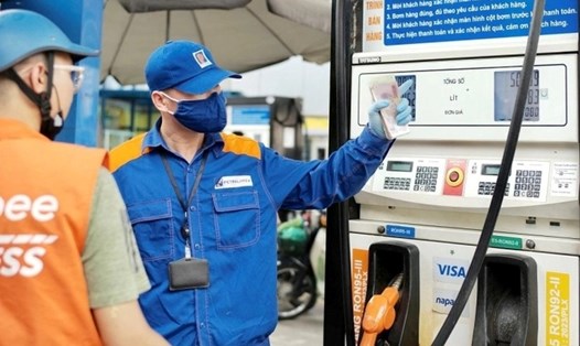 Giá xăng dầu tại kỳ điều hành ngày 7.3 được dự báo giảm theo xu hướng thế giới. Ảnh: Lan Nguyễn
