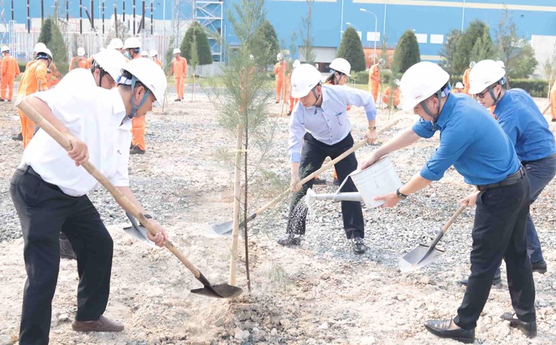 Nhà máy Nhiệt điện Vĩnh Tân 4 tổ chức phát động trồng cây năm 2024.