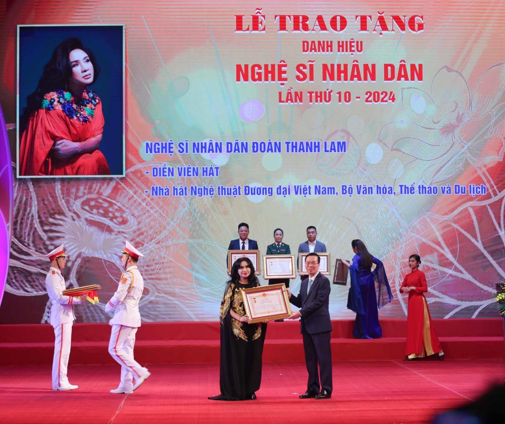 Chủ tịch nước Võ Văn Thưởng trao tặng danh hiệu “Nghệ sĩ nhân dân”