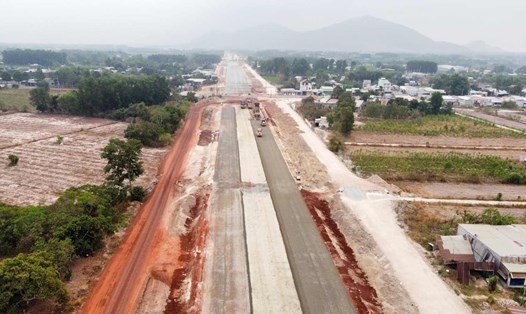 Dự án thành phần 3 cao tốc Biên Hòa - Vũng Tàu đang đảm bảo tiến độ thi công, hứa hẹn hoàn thành sớm hơn dự kiến. Ảnh: Nguyễn Nam