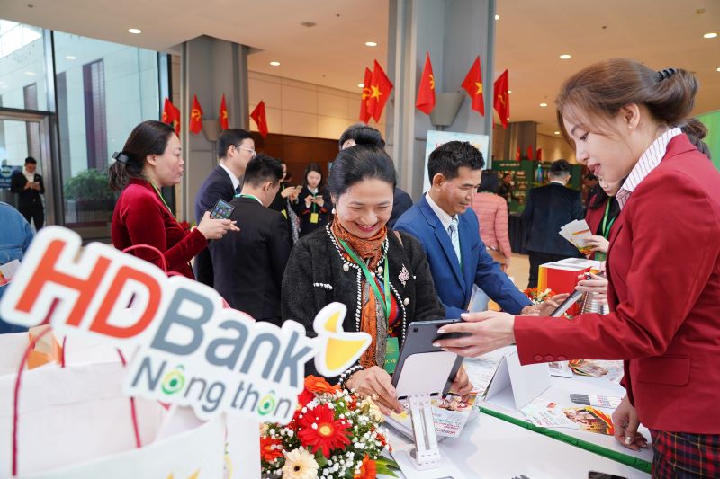 Tại Đại hội Hội Nông dân Việt Nam lần thứ VIII (tháng 12/2023), HDBank lần đầu tiên ra mắt Dịch vụ HDBank Nông thôn – giải pháp tài chính chuyên biệt và ưu việt, tích hợp công nghệ thông minh cùng chương trình ưu đãi “Cho vay nông nghiệp nông thôn” với lãi suất 0%. Ảnh: HDBank 