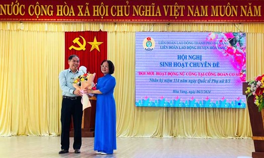 LĐLĐ huyện Hòa Vang, Đà Nẵng sinh hoạt chuyên đề “Đổi mới hoạt động nữ công tại Công đoàn cơ sở” nhân ngày 8.3. Ảnh: Trà Vân
