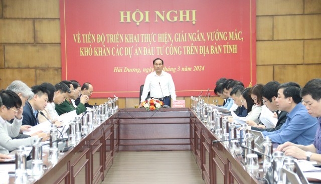 Phó Chủ tịch Thường trực UBND tỉnh Lưu Văn Bản phát biểu tại hội nghị. Ảnh: Cổng TTĐT Hải Dương