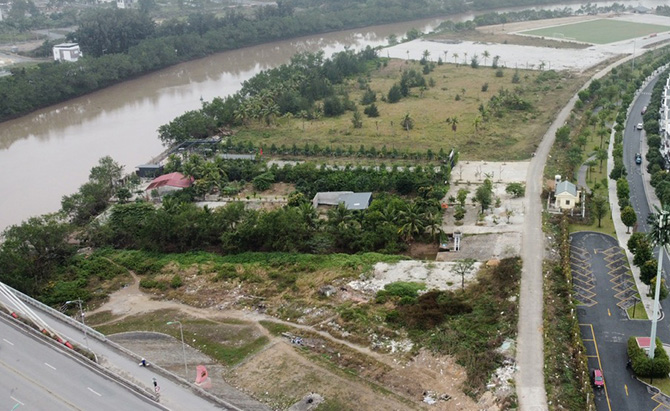 Khu vực ngoài đê sông Lạch Tray, quận Lê Chân nhìn từ cầu Rào 2 xuống. Ảnh: Đại An