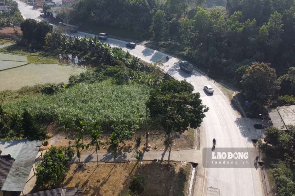 Khúc cua tử thần thường xuyên xảy ra tai nạn trên tuyến QL2. Ảnh: Việt Bắc