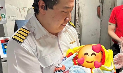 Phi hành đoàn đón em bé chào đời an toàn khi máy bay đang trên hành trình từ Đài Bắc đến Bangkok.