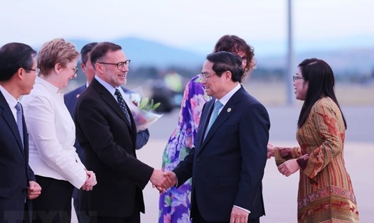 Lễ đón Thủ tướng Chính phủ Phạm Minh Chính và Phu nhân tại sân bay Canberra (Australia) ngày 6.3. Ảnh: TTXVN