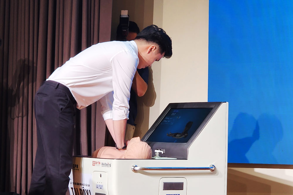 sang - Trường đại học sáng chế, bán máy hỗ trợ kỹ năng hồi sinh tim phổi Tim-Phoi3