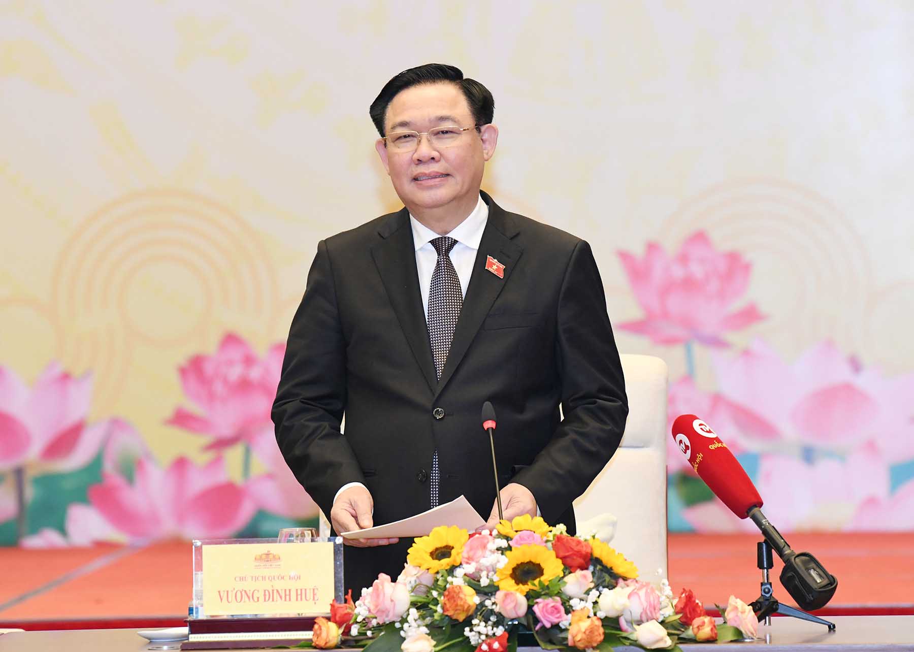 Chủ tịch Quốc hội Vương Đình Huệ phát biểu tại cuộc gặp mặt các nữ đại biểu Quốc hội. Ảnh: Lâm Hiển
