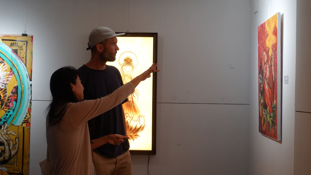 Nghệ thuật đường phố ở Đà Nẵng khoáy động người trẻ nước ngoài. Ảnh: Trần Thi