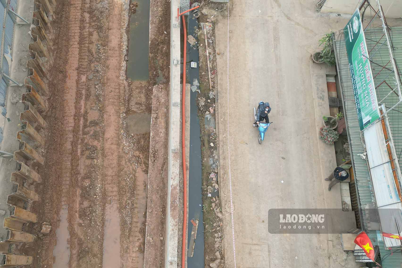 Theo ghi nhận của Lao Động ngày 7.3, nhiều khu vực ở Hà Nội hiện đang được triển khai không ít hoạt động chỉnh trang đô thị, xây dựng các công trình.