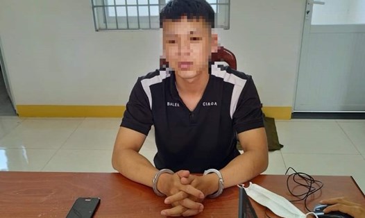 Phan Văn Hiếu bị lực lượng công an bắt giữ, lấy lời khai. Ảnh: Tiến Thoại