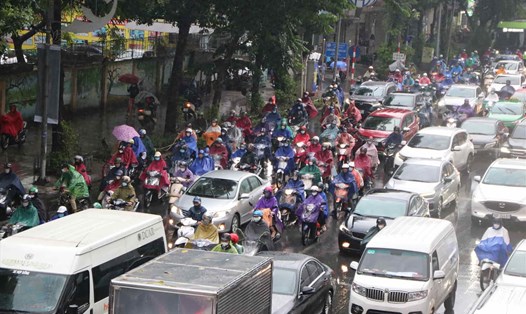 Dự báo Hà Nội có mưa vài nơi ngày mai 8.3. Ảnh: Hữu Chánh