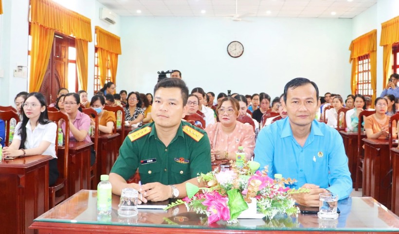 Các đại biểu tham dự tại buổi họp mặt 8.3 do Công đoàn viên chức tỉnh Tiền Giang tổ chức. Ảnh: Thành Nhân