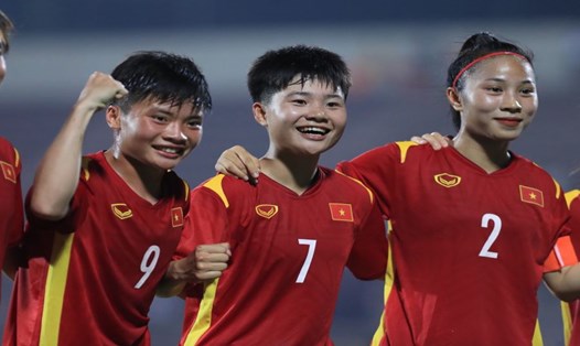 Ngọc Minh Chuyên (số 9) trong màu áo U20 nữ Việt Nam. Ảnh: Minh Dân