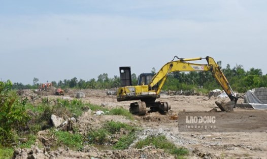 Dự án Khu công nghiệp Phú Thuận (huyện Bình Đại, tỉnh Bến Tre) đang được các nhà thầu thi công, xây dựng. Ảnh: Thành Nhân