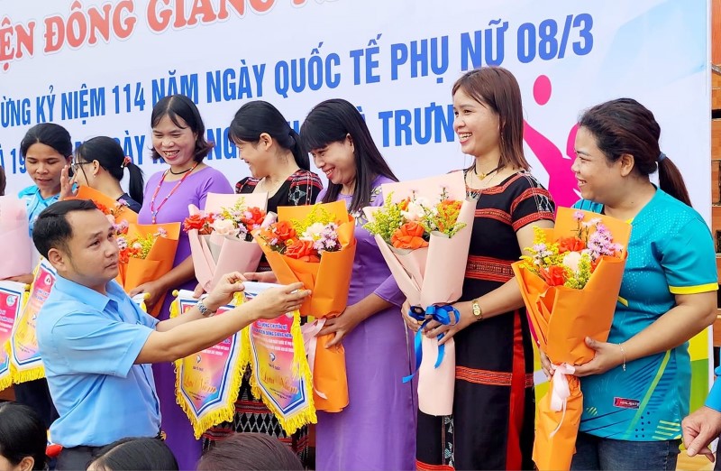 Nhiều hoạt động sôi nổi được Công đoàn ở Quảng Nam tổ chức đã mang đến niềm vui cho các tầng lớp phụ nữ từ miền xuôi đến miền ngược. Ảnh: ĐVCC.