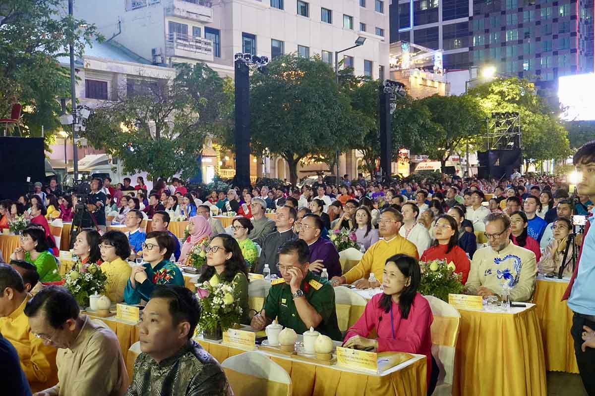 Lễ hội Áo dài diễn từ ngày 7.3 đến ngày 17.3.2024 với nhiều hoạt động đặc sắc, nổi bật tại các địa điểm: Công viên Tượng đài Chủ tịch Hồ Chí Minh và đường đi bộ Nguyễn Huệ, Công viên Lam Sơn, Nhà Văn hóa Thanh niên, Bảo tàng Áo dài,...