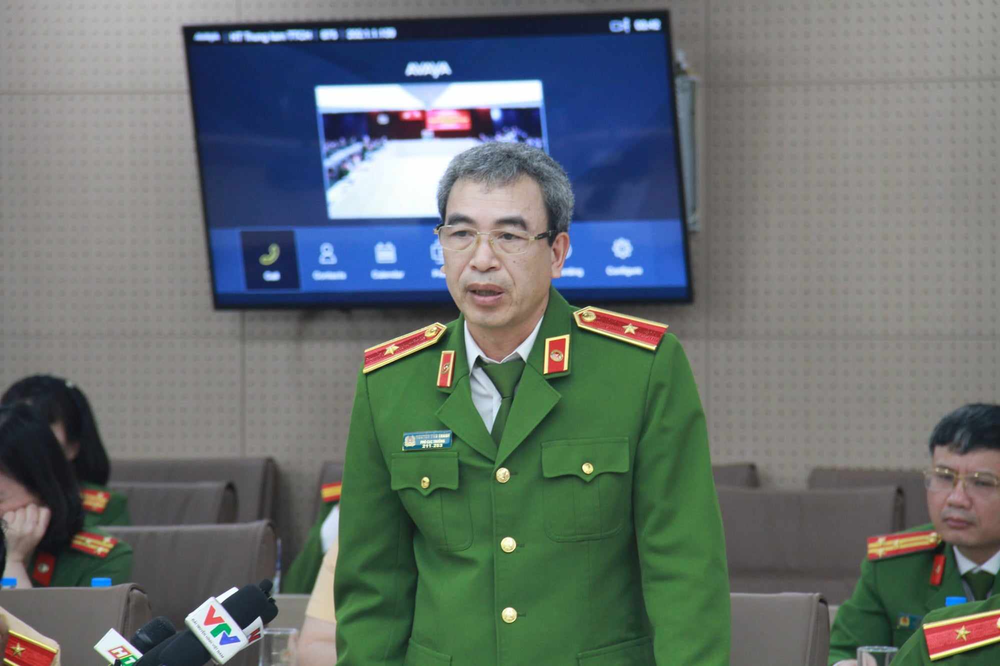 Thiếu tướng Nguyễn Văn Thành - Phó Cục trưởng C03 cung cấp về vụ án Hậu “Pháo” tại buổi họp báo. Ảnh: Quang Việt