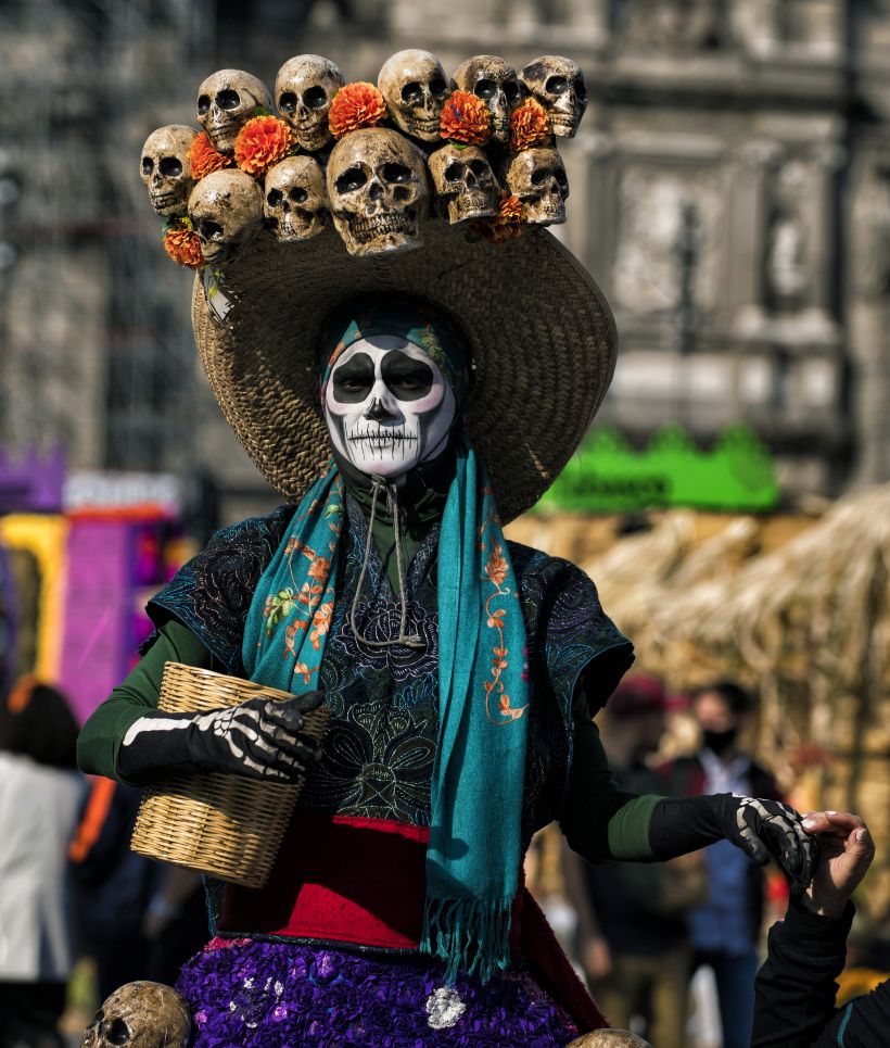 Hóa trang trong lễ hội Ngày của người chết ở Mexico.