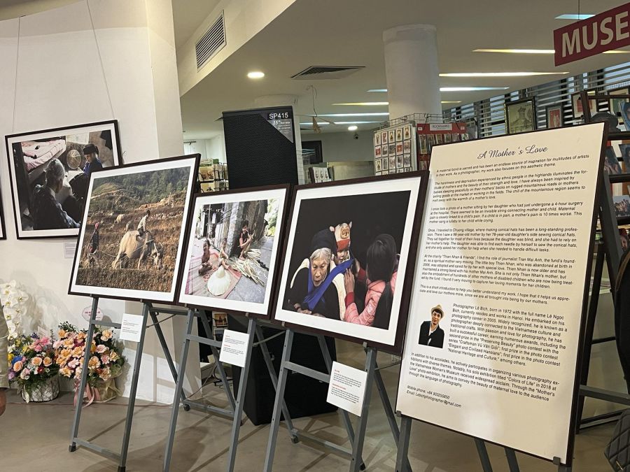 Hình ảnh trưng bày tại triển lãm. 