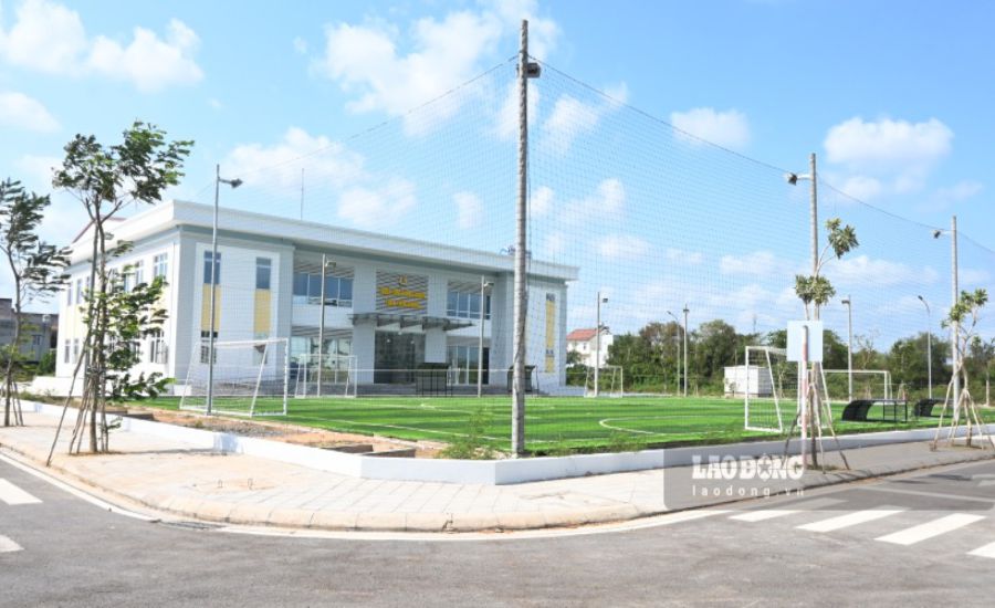 Công trình Nhà đa năng và sân thể thao của Dự án Thiết chế Công đoàn tại tỉnh Tiền Giang đã hoàn thành. Ảnh: Thành Nhân