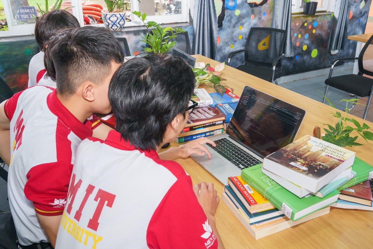 Fintech là một trong những ngành đi đầu của cuộc cách mạng 4.0, có nhu cầu nguồn nhân lực tăng cao. 