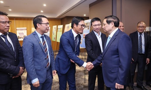 Thủ tướng Chính phủ Phạm Minh Chính gặp lãnh đạo và các thành viên Hội Doanh nhân Việt Nam tại Australia. Ảnh: VGP
