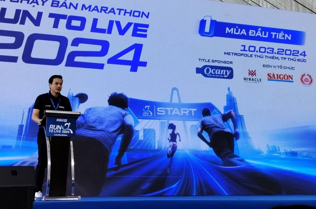 Ông Nguyễn Nam Nhân, Phó Giám đốc Sở Văn hoá - Thể thao TPHCM, Trưởng ban tổ chức Giải chạy Run to live chia sẻ thông tin về giải. Ảnh: Nguyễn Đăng