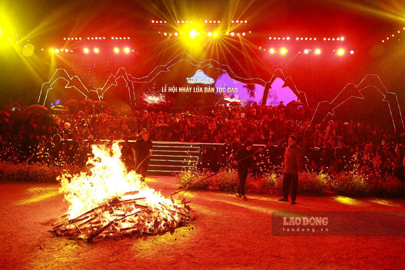 Nằm trong khuôn khổ Festival cao nguyên trắng Bắc Hà năm 2024 diễn ra từ ngày 8 - 10.3, Lễ hội nhảy lửa của đồng bào Dao đỏ được đông đảo người dân và du khách thập phương chờ đón.