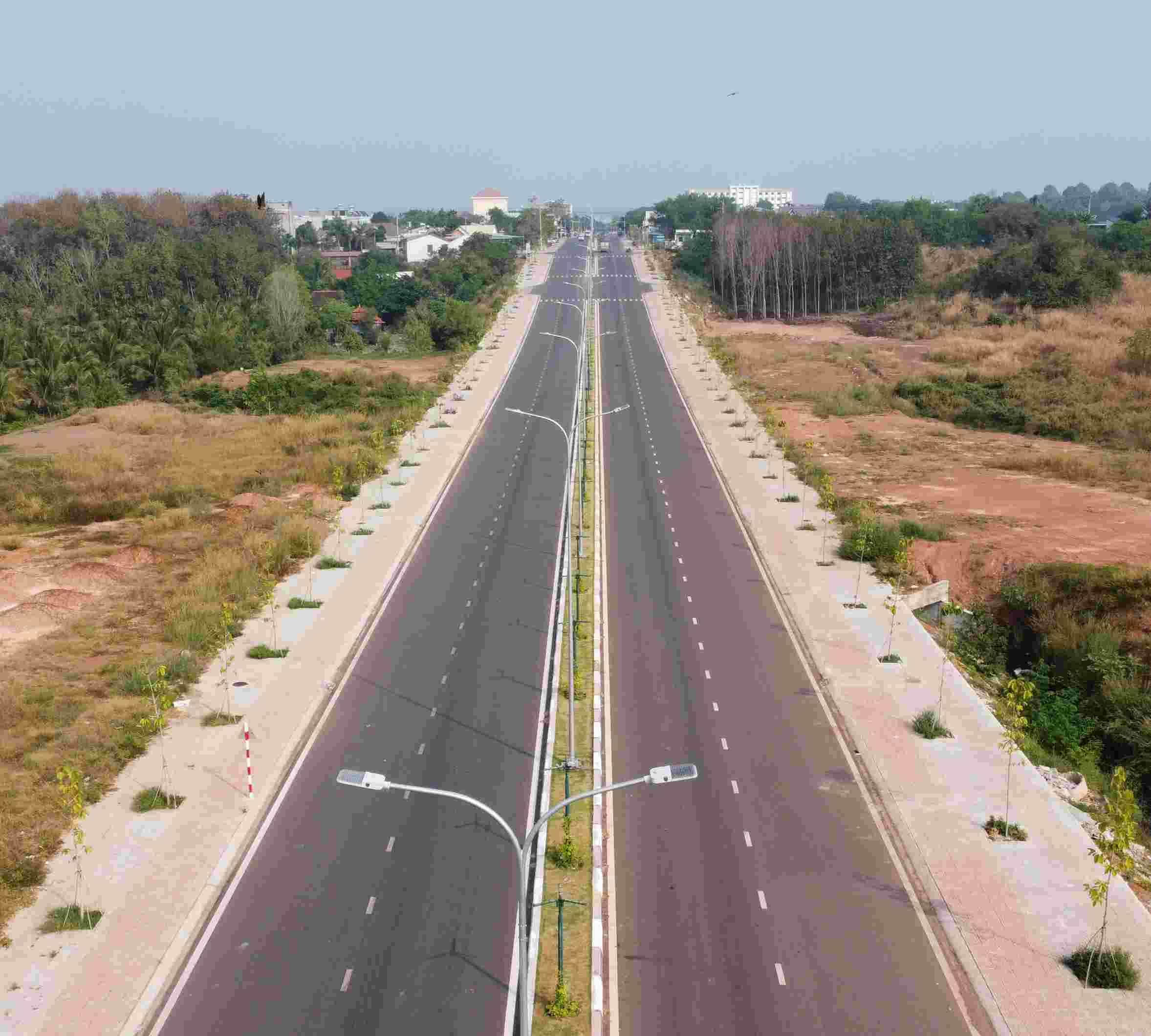 UBND tỉnh Bình Phước cho biết, đây là tuyến đường xây dựng mới dài gần 1,5km với vốn đầu tư khoảng 60 tỉ đồng.