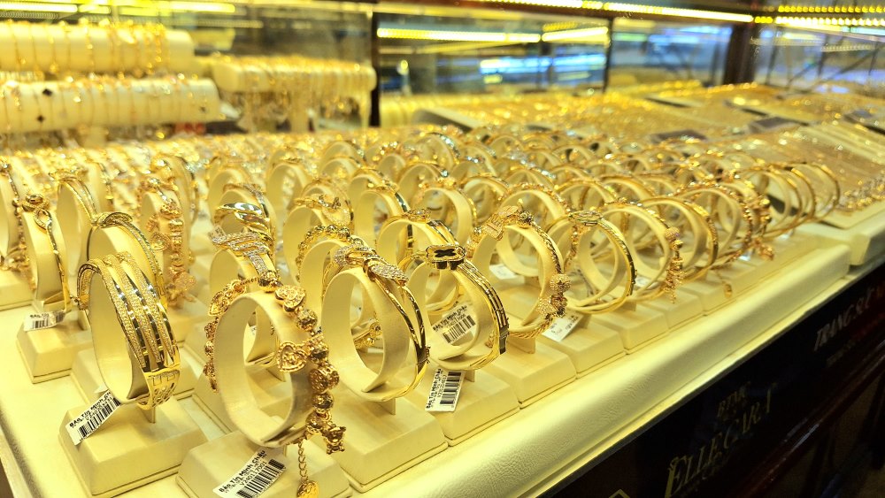 Nhẫn tròn trơn, vàng miếng SJC, vàng trang sức là những sản phẩm được nhiều khách hàng lựa chọn thời gian gần đây. Ảnh: Đền Phú