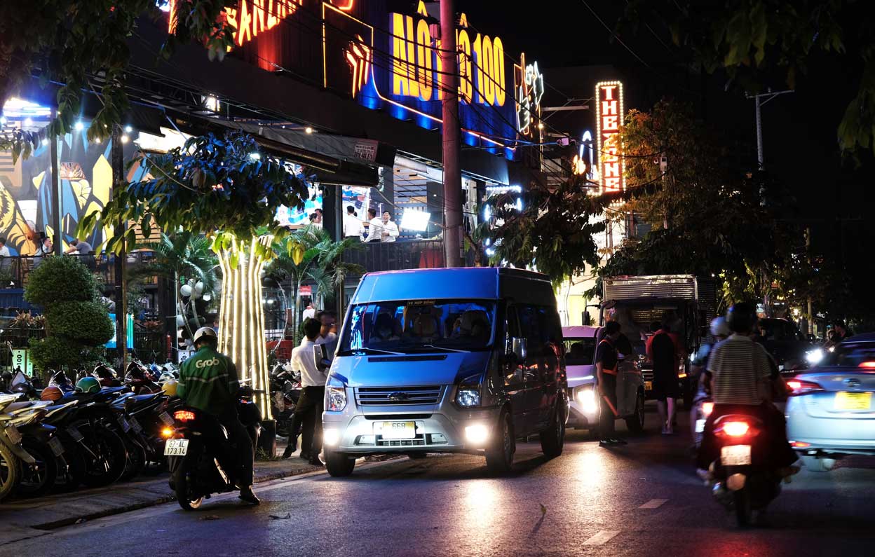 Tuy nhiên, anh Bảo chia sẻ, so với TP Hồ Chí Minh, sự sôi động của các hoạt động kinh doanh về đêm ở Cần Thơ chỉ bằng khoảng 70%, nếu muốn thu hút thêm du khách cần tạo ra sự khá biệt, mang đậm nét văn hóa vùng miền.