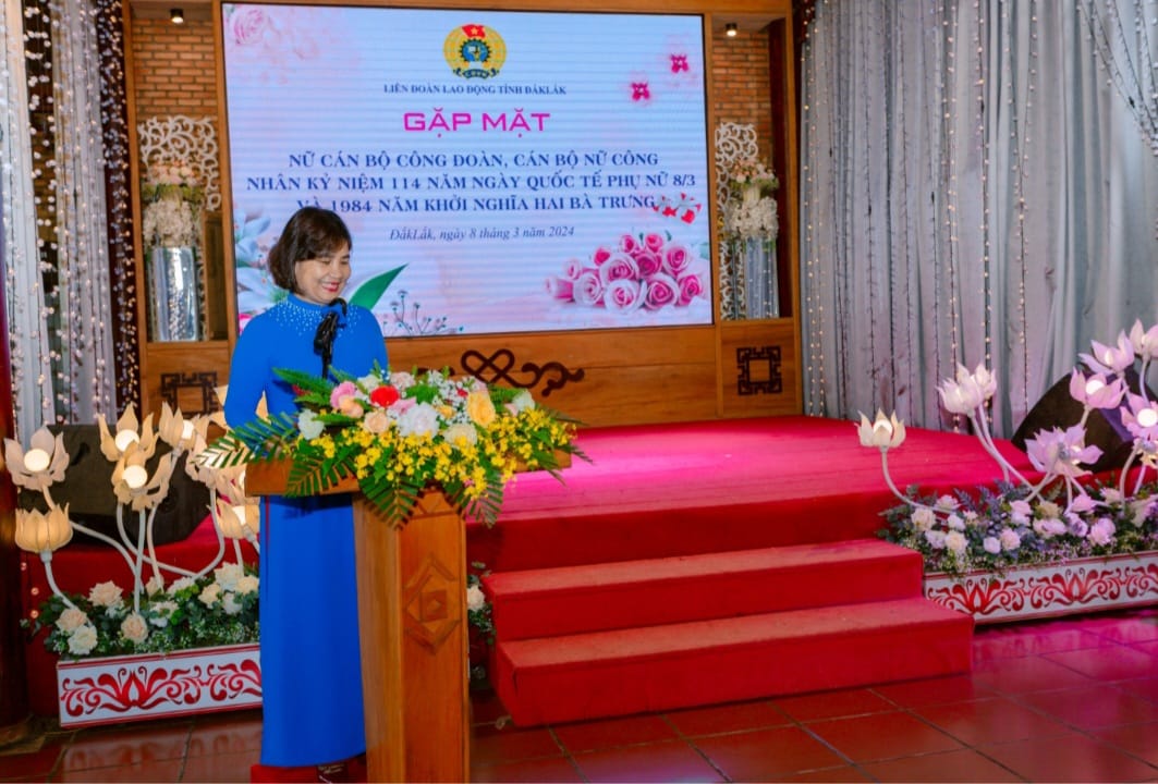 Bà Nguyễn Thị Lý - Phó Chủ tịch thường trực LĐLĐ tỉnh Đắk Lắk phát biểu. Ảnh: Bảo Trung