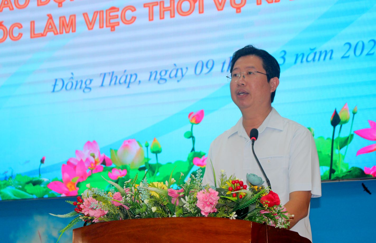 Ông Huỳnh Minh Tuấn - Thường vụ Tỉnh ủy, Phó Chủ tịch UBND tỉnh Đồng Tháp phát biểu tại buổi gặp gỡ. Ảnh: Lâm Điền
