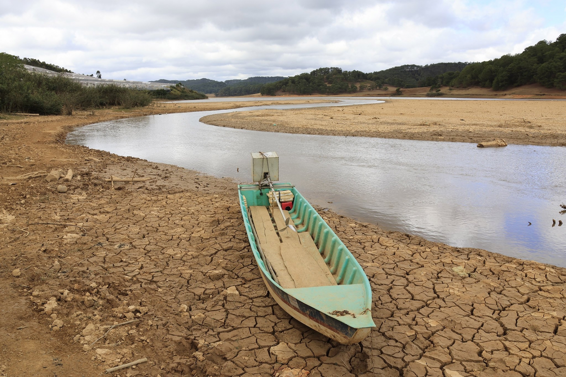 Tình trạng khô hạn của hồ Đan Kia đang có nguy cơ đe dọa nguồn nước sinh hoạt của Đà Lạt. Ảnh: Mai Hương 