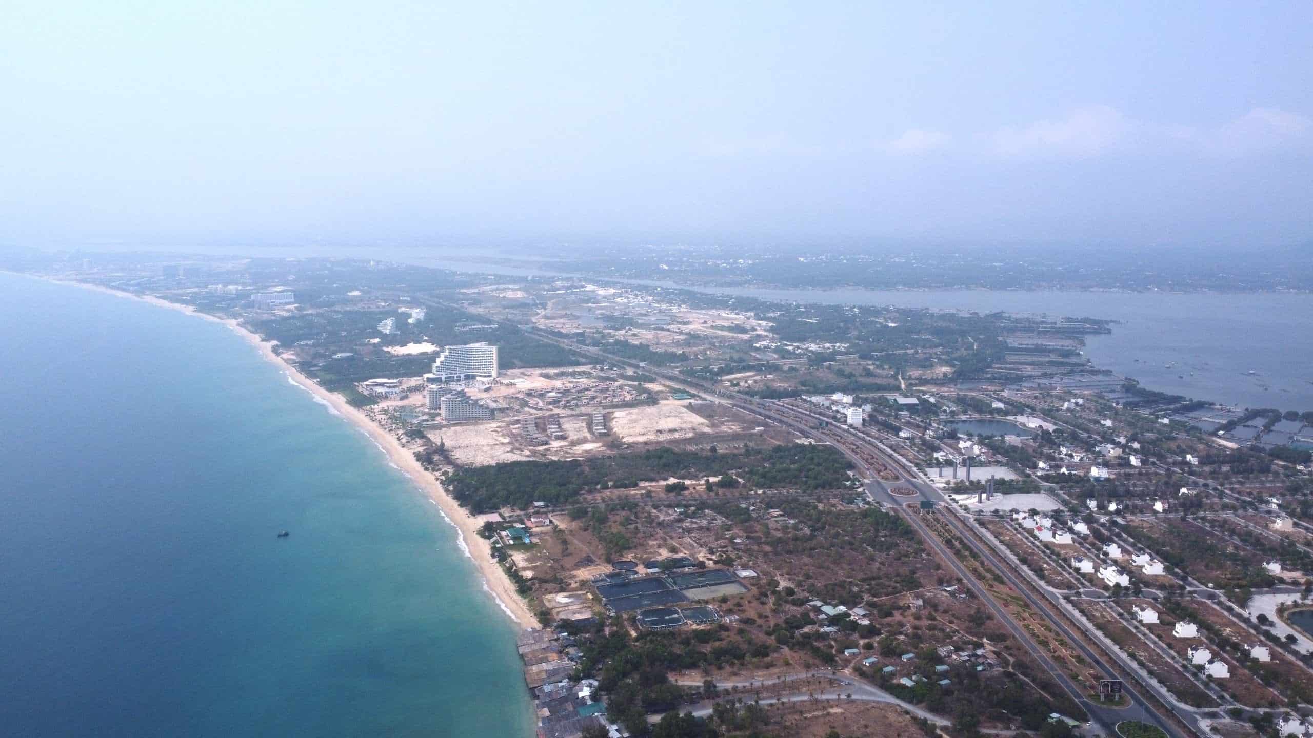 Địa phương lấy ý kiến cơ quan, tổ chức, cá nhân và cộng đồng dân cư về đồ án quy hoạch phân khu của đồ án quy hoạch Đô thị mới Cam Lâm. Ảnh: Hữu Long