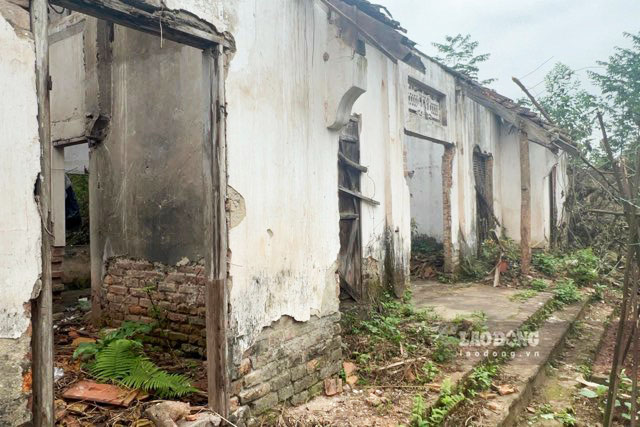 “Giải phóng mặt bằng, nguồn vốn là một phần, còn nguyên nhân chính khiến dự án chậm trễ là do vướng mắc về thủ tục pháp lý chưa hoàn chỉnh, chưa được gia hạn nên không làm được“, ông Trữ thông tin.