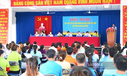 Đoàn đại biểu Quốc hội đơn vị tỉnh Tiền Giang tiếp xúc cử tri công nhân lao động ở Tiền Giang vào ngày 5.5.2023. Ảnh: Thành Nhân