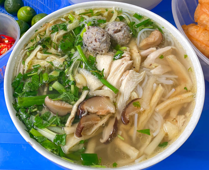 Bún thang ngõ Xóm Hạ Hồi. Ảnh: Linh Boo