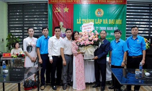 LĐLĐ huyện Ý Yên (Nam Định) tổ chức lễ công bố thành lập Công đoàn cơ sở Công ty TNHH Nam Hải (xã Yên Tiến). Ảnh: CĐ Nam Định
