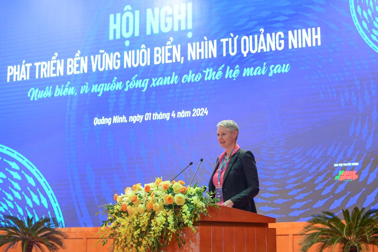 Đại sứ đặc mệnh toàn quyền Na-uy tại Việt Nam chia sẻ kinh nghiệm nuôi biển của Na-uy. Ảnh: Đinh Tùng