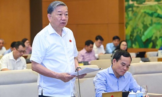Bộ trưởng Bộ Công an Tô Lâm trình bày tờ trình về dự án Luật Phòng, chống mua bán người (sửa đổi). Ảnh: Phạm Đông