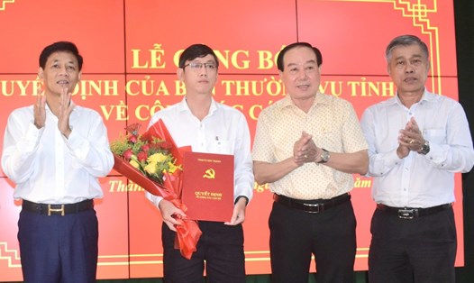 Ông Thái Đăng Khoa (thứ 2 từ trái sang) giữ chức Bí thư Thành ủy Sóc Trăng, nhiệm kỳ 2020 - 2025. Ảnh: Phương Anh