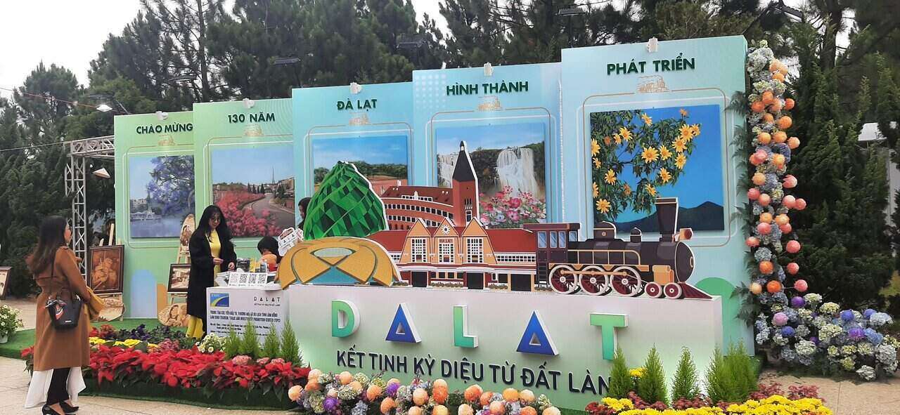 Góc trưng bày chào mừng kỷ niệm 130 năm hình thành và phát triển TP Đà Lạt vào năm 2023. Ảnh: Mai Hương